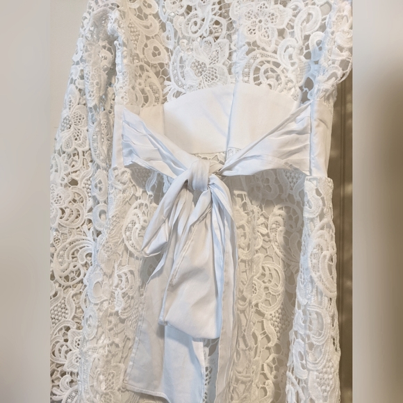 White lace Venus dress - Picture 2 of 10